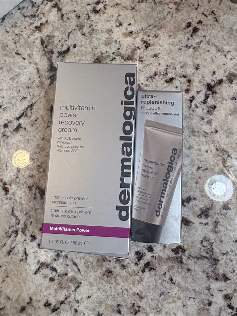 dermalogica Multivitamin Power Recovery Cream - Silver with Pink Accent